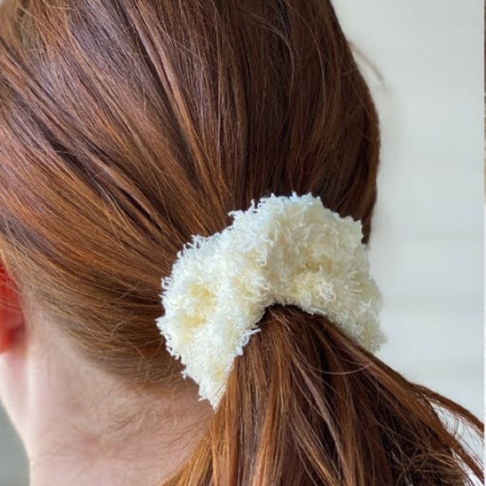 NWT Hand crochet pipsqueak scrunchie - Picture 4 of 5